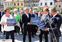 2. edycja Funduszu Polski Ład. Poseł Wiesław Krajewski wręczał czeki