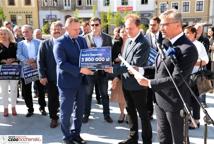 2. edycja Funduszu Polski Ład. Poseł Wiesław Krajewski wręczał czeki