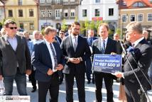 2. edycja Funduszu Polski Ład. Poseł Wiesław Krajewski wręczał czeki