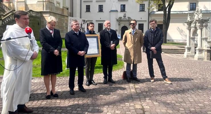 Na właściwym miejscu. 550 lat obecności paulinów na Skałce