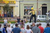 Kulturalne wydarzenia na bocheńskim Rynku - zmysłowe warsztaty i występy cyrkowe