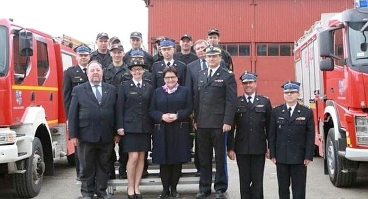 Minister spraw wewnętrznych odwiedziła strażaków