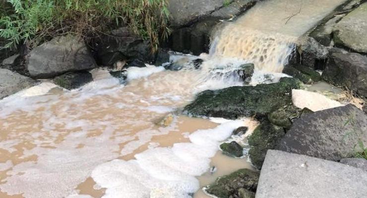 Tajemnicze wycieki do Raby. Służby wezwane do akcji