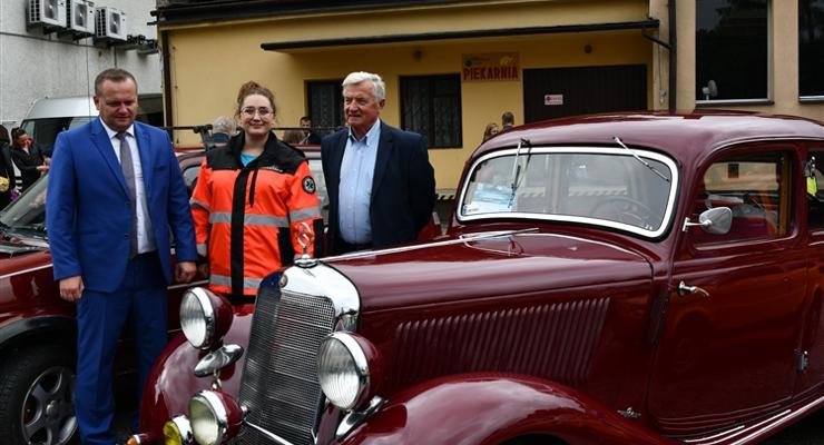 Zabytkowe pojazdy zaczarowały powiat