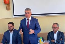 Gmina Bochnia: spotkanie robocze dotyczące rozbudowy budynku szkoły podstawowej w Brzeźnicy