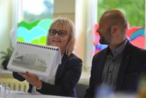 Gmina Bochnia: spotkanie robocze dotyczące rozbudowy budynku szkoły podstawowej w Brzeźnicy