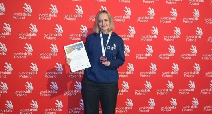 Gabriela Lis, uczennica Ekonomika, Laureatką Ogólnopolskiego Konkursu Zawodów Branżowych