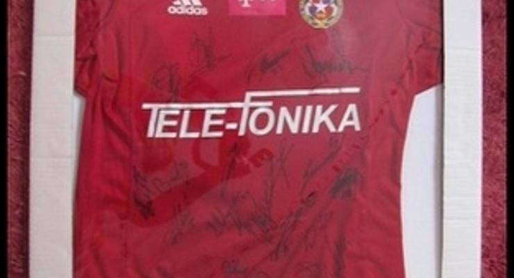  Wylicytuj piłkę i koszulkę z autografami piłkarzy Wisły