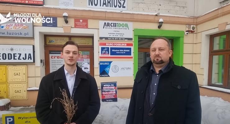Poseł Krajewski dostał rózgę za drożyznę – Kto „zachachmęcił 10 baniek?”
