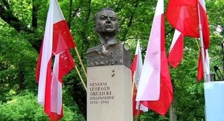 Generał Okulicki ma pomnik w Krakowie