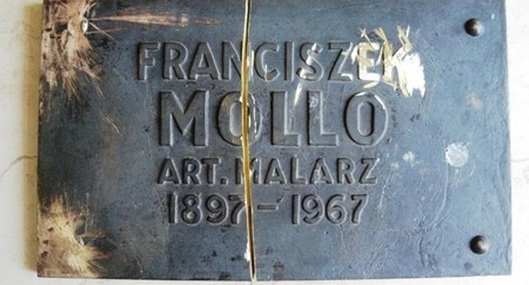 Odzyskano tablicę nagrobną Franciszka Mollo
