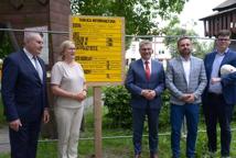 Rewitalizacja bocheńskich Plant rozpoczęta. Burmistrz przykręcił tablicę