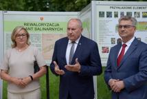 Rewitalizacja bocheńskich Plant rozpoczęta. Burmistrz przykręcił tablicę