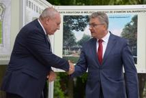 Rewitalizacja bocheńskich Plant rozpoczęta. Burmistrz przykręcił tablicę