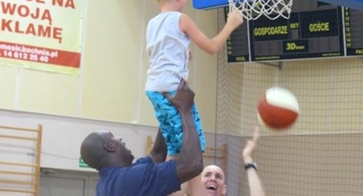 Dużo uśmiechu na spotkaniu z gwiazdami basketu