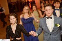 Maturzyści I LO wodzili poloneza