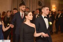 Maturzyści I LO wodzili poloneza