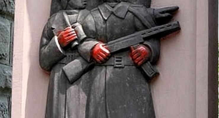 Uniewinnieni za protest przeciw sowieckiemu pomnikowi