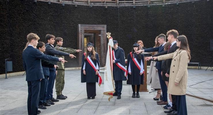 I LO – pierwszaki ślubowały w nietypowym miejscu