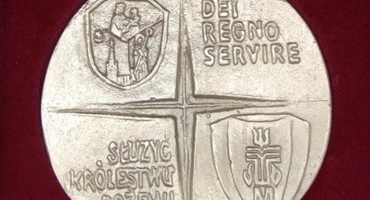 Bp Jeż wręczy medale „Dei Regno Servire”