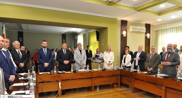 Sprawdź ile zarobią radni po podwyżkach?