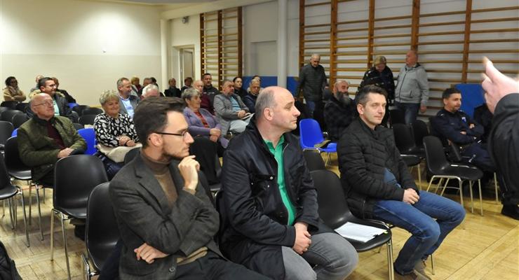 Palny, inwestycje, samochodowe wraki – co się dzieje na Niepodległości?