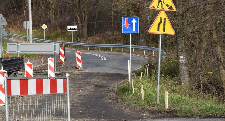 Wiśnicz z Powiatem przebudowują drogę