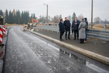 Wiceminister i samorządowcami wizytowali inwestycje drogowe