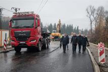 Wiceminister i samorządowcami wizytowali inwestycje drogowe