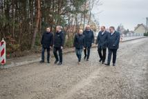 Wiceminister i samorządowcami wizytowali inwestycje drogowe