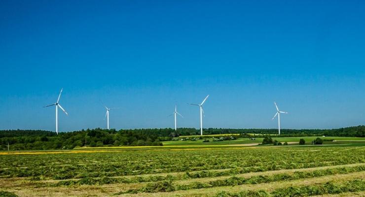 Budowa infrastruktury elektroenergetycznej dla farm fotowoltaicznych i wiatrowych - wyzwania techniczne