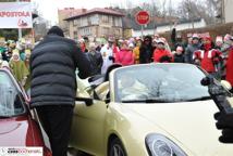 Święto Trzech króli - podjechali królewskimi kabrioletami