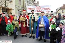 Święto Trzech króli - podjechali królewskimi kabrioletami