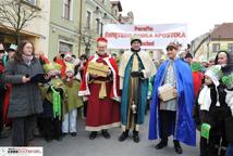 Święto Trzech króli - podjechali królewskimi kabrioletami