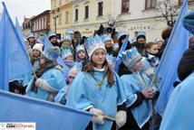 Święto Trzech króli - podjechali królewskimi kabrioletami