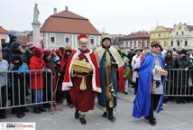 Święto Trzech króli - podjechali królewskimi kabrioletami