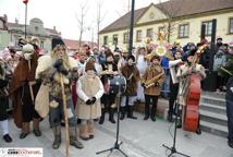 Święto Trzech króli - podjechali królewskimi kabrioletami