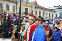 Święto Trzech króli - podjechali królewskimi kabrioletami