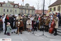 Święto Trzech króli - podjechali królewskimi kabrioletami