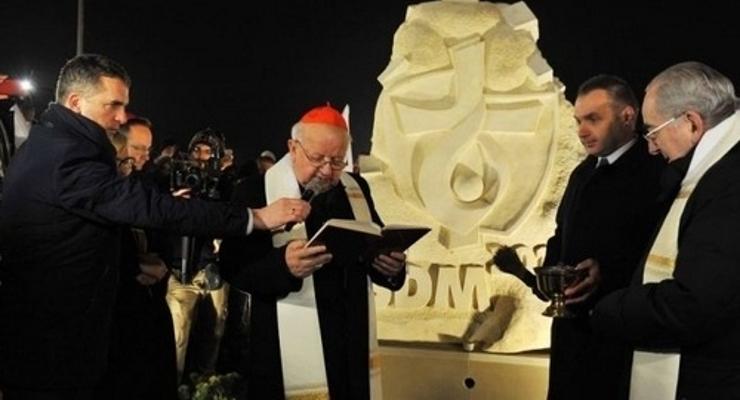 Odsłonięcie i poświęcenie pomnika ŚDM W Brzegach
