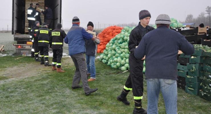 Warzywa i owoce rozdawali w Rzezawie