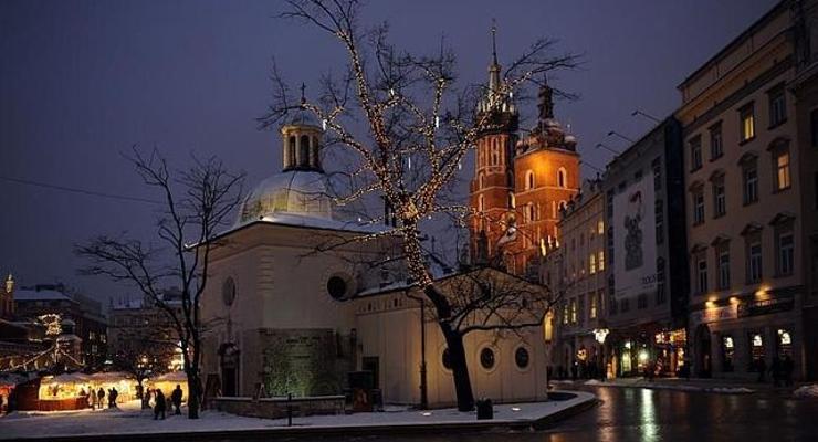 Młodzież Wszechpolska pilnuje kościoła