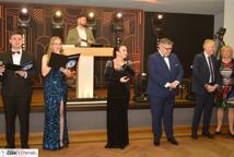 Mechanik zabalował na studniówce - sala pękała w szwach