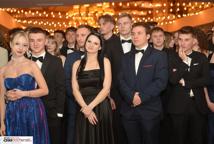 Mechanik zabalował na studniówce - sala pękała w szwach