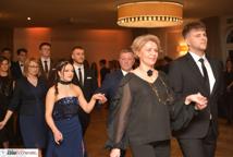 Mechanik zabalował na studniówce - sala pękała w szwach