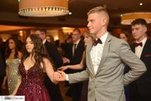 Mechanik zabalował na studniówce - sala pękała w szwach