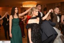 Mechanik zabalował na studniówce - sala pękała w szwach