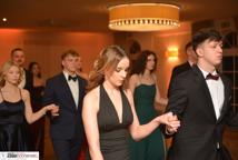 Mechanik zabalował na studniówce - sala pękała w szwach