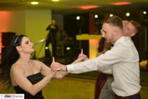 Mechanik zabalował na studniówce - sala pękała w szwach