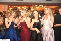 Mechanik zabalował na studniówce - sala pękała w szwach